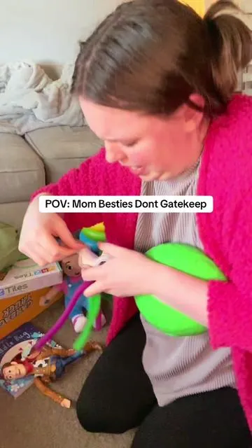 Mom Besties Don’t Gatekeep This Christmas Wrapping Hack!  #christmaswrapping #giftbags #qvc #christmas #giftwrapping 