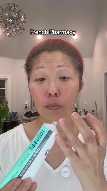 Add the French Pharmacy Hyaluronic Acid cream with the A313 Vitamin A ointment to keep skin hydrated and prevent skin from flaking. Add the hyaluronic acid cream to retinol, retinal or tretinoin too. 