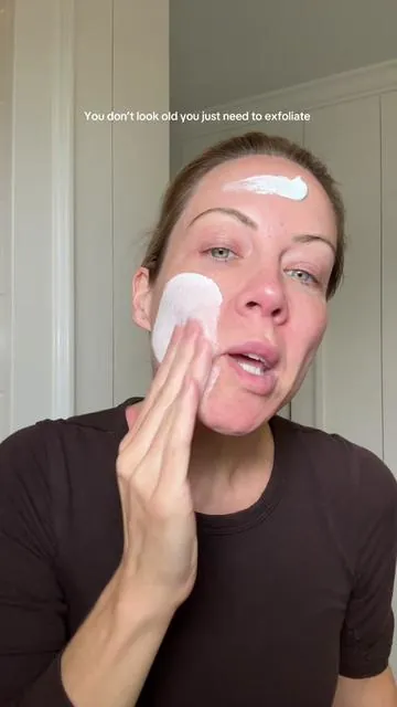 #facescrub #exfoliate #exfoliatingscrub #matureskincare 