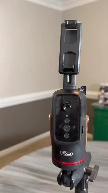 Auto face tracking is a game changer! Hands free filming ✨ #gimbal #facettrackingtripod #facetracking