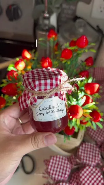 DIY strawberry jam jars 🫙🍓 #partyfavor #strawberry #berryfirstbirthday #xyzbca #fyfyfyfyfyfyfyfyfyfyfyfyfyfyfyfyfyfy 
