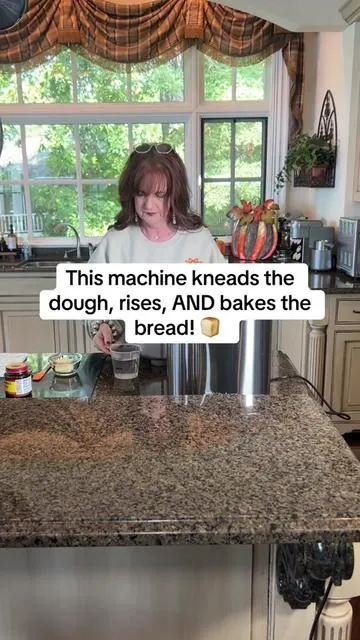 Is this the lazy girl bread hack?? 👀 This machine literally does ALL the work! 🍞 #breadmachine #homemadebread #quickbread #lazybaking #kitchenmusthaves 