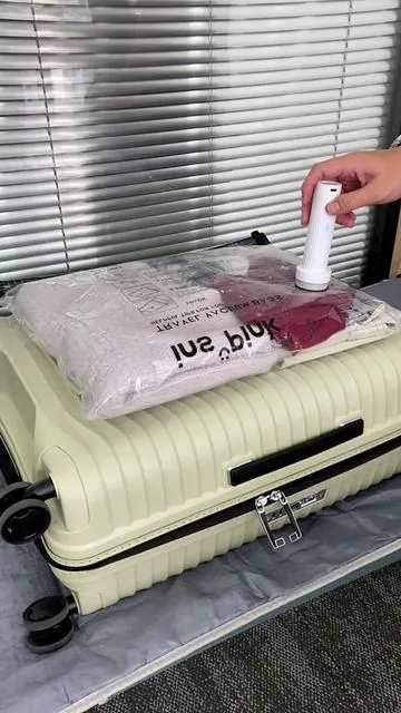 50% OFF for this packing hack, SAHM you gotta check this life changer#TikTokShopFallDealsForYou#inspink #vacuum #travel #storage #luggage #packing #bags ##vacuumpump 