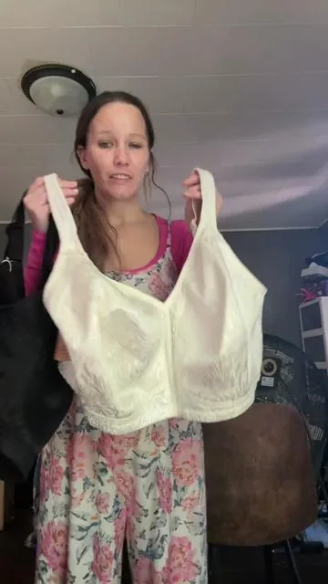 Do you need a bra that fits you? #WingsLove #plussizebra #PlusSizeFashion #plusSize #bras 