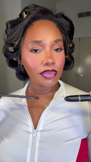 I’m so late but this color is Gorgeous !!!!!!!! #maccosmetics #nightmothlipliner #lipliner #maclipcombo #pinklipcombo #jtlipcombo #CapCut 