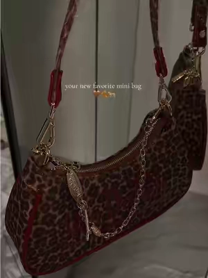 I’m OBSESSED 🍂🐆 #vondutch #minibag #fallaesthetic #vondutchbag #leopardbag 