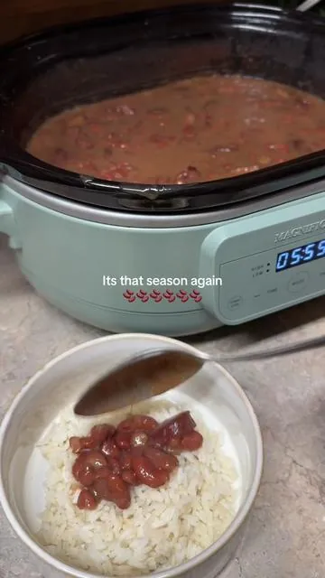 🔥 Selling out fast! The MAGNIFIQUE 6 Qt Programmable Slow Cooker makes family dinners effortless. Eco-friendly ceramic, nonstick pot, and compact design—grab yours before they’re gone! #slowcooker #kitchengadgets #cookingtiktok #kitchen #cookinghacks 