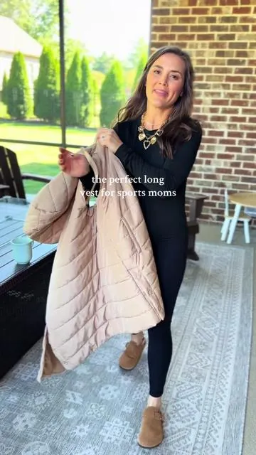 the perfect long puffer vest that you can actually sit down in👏🏼👏🏼 #vest #fallstyle #momstyle #casualstyle #tiktokshoprestock 