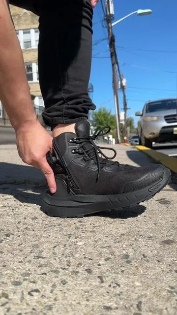 Las NORTIV 8 son tácticas de grado militar: ✅ Punta reforzada contra impactos ✅ Suela antideslizante para cualquier terreno ✅ Impermeables y ultra ligeras ✅ Interior acolchado para largas jornadas de pie Perfectas para trabajo, construcción o actividades al aire libre 💪. 💰 Antes costaban $109 y ahora están en $68.99 con envío gratis 🚚. #Boots #MensStyle #TacticalGear #WorkShoes #TikTokMadeMeBuyIt 