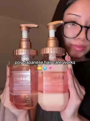 &honey haircare is ELITE
literally makes my hair so soft and silky🍯🌸 #japanesehaircare #glasshair #japaneseshampoo #shinyhair #honeyshampoo 