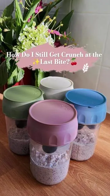 Crunchy breakfast every morning 🩵✨#mealprep #masonjar #fyp #foryoupage #giftideas #musthaves #overnightoats #oatmeal #oats #breakfastideas #breakfast #tiktokshop #tiktokfinds #tiktokmademebuyit #soligtovernightoatjars 