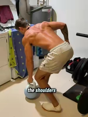 A kettlebell filled with sand! What a smart idea. Safer to use and better for your flooring. I got the heaviest weight option here but there’s lighter weights too. The link is in the bottom left corner of the video. #kettlebell #homeworkout 