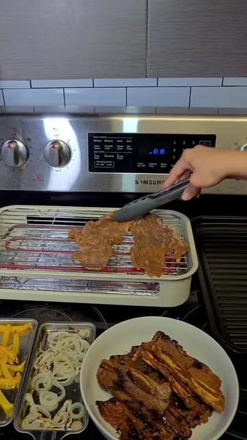 Esta parrilla eléctrica es multifuncional.  ideal para asar todo tipo de carnes. no hay e humo y es super fácil de limpiar.  10 de 10. #indoorgrill  #electricgrill #asador #grill #tiktokshopfalldealsforyou 