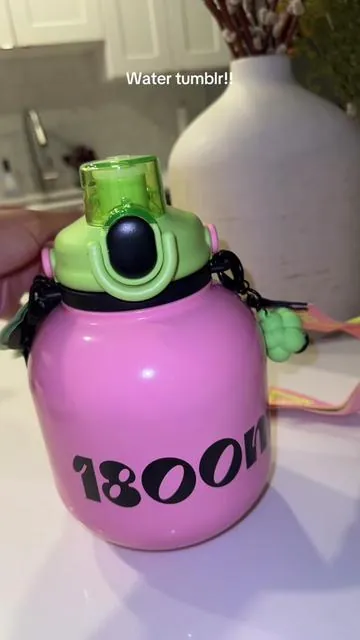 Super cute Christmas gift idea too !!! #watertumbler 