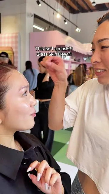 Her glass skin recommendation: Rejuran Turnover Ampoule #rejuran #pdrn #tiktokshopcreatorpicks #kbeautycollective #tiktokshopfalldealsforyou  @REJURAN US 