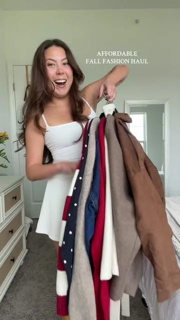 dressing cute this fall doesn’t have to break the bank!🤎🍂 #fallfashion #fallfashiontrends #tiktokshophaul #affordablefashion #tiktokshopfalldealsforyou 