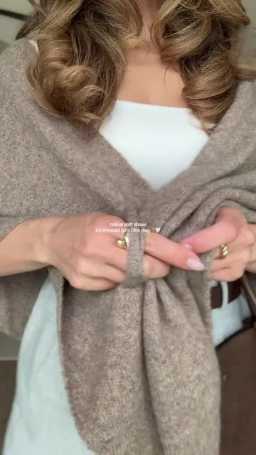 An affordable chic shawl to throw over any outfit 🤍 #tiktokshopcreatorpicks #shawl #ootd #falldealsforyou 