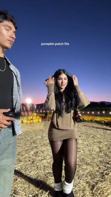 ignore the fact that i’m singing a whole different song @Sahit Cruz #pumpkinseason #fyp #fit #pumpkinpatch 