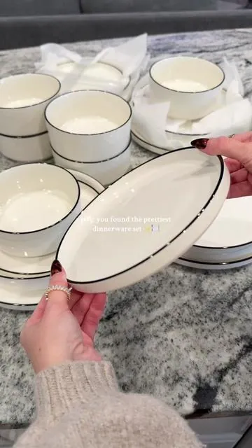 the QUALITY 🤌🏼✨ I'm ready to host all the holiday parties now 🤍 the prettiest dinnerware set! #plates #dinnerware #kitchenessentials #homemusthaves #tiktokshopfalldealsforyou 