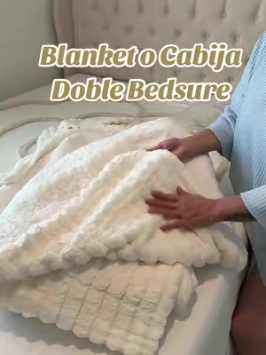 Esta manta a rayas combina materiales peludos y cálidos con un diseño contemporáneo, perfecta para cualquier decoración. Su textura es súper acogedora, hecha con poliéster que permite un cuidado fácil y rápido gracias a su lavado a máquina #bedding #blankets #musthaveblanket #softestblanket #cuteblanket @Bedsure 