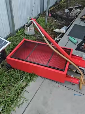 con este oil pan puede hacer varios cambios de aceite sin ensuciar tu piso ensuciar tus manos y tampoco ensucias cuando tienes que recoger y reciclar el aceite