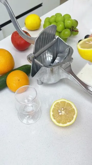 Manual juicer #Juicer #juice#Recommendedproducts#fruit#freshlysqueezed