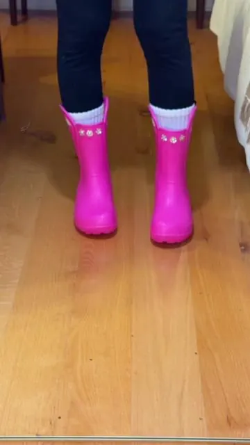 Croc’s rain boots are too cute! #crocs #croctober #crocsallday #rainboots #pinkcrocs 