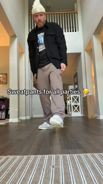 Under $35 is crazy #tiktokshopdealsforyoudays #sweatpants #baggysweatpants #tiktokshopblackfriday  