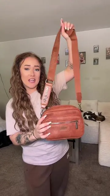 Perfect bag for those that love having a million different pockets! 🤪 #wrangler #purse #tiktokshopcreatorpicks #falldealsforyou #crossbody 