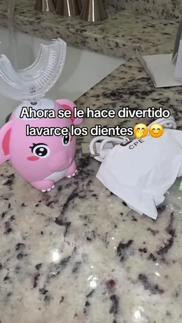 Un cepillo de dientes para niños con 4 cabezales de repuesto y es recargables 😁👌 #cepillodedientes #toothbrush #electrictoothbrush #kids 