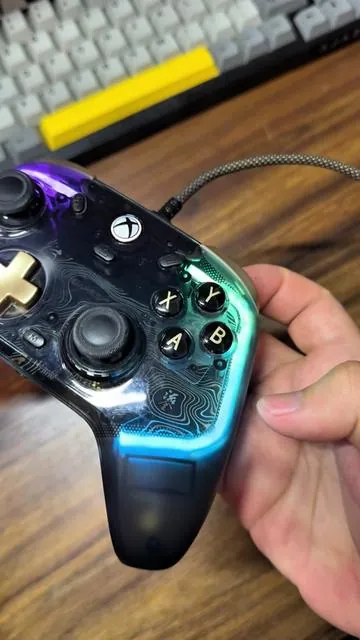 El Kaleid Flux de GameSir es otra cosa, funciona solo en xbox o pc @gamesir.official #tiktokshopfinds #gamesir #xbox #videogames #consolegaming #tiktokshopcreatorpicks #viralestiktokshop #fypage #xboxcontroller