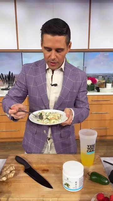 Aquí mi desayuno con mi jugo verde @Yes You Can Nutrition 