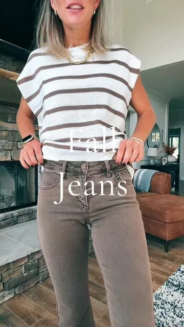 The cutest jeans! @Wild Oak Boutique #jeans #flarejeans #fallfashion #cropjeans #womensfashion 