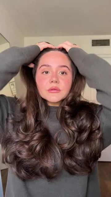 take out my overnight heatless blowout rods with me💕🙃 #heatlessblowout #overnightblowout #heatlesshair #blowout #overnightcurls 