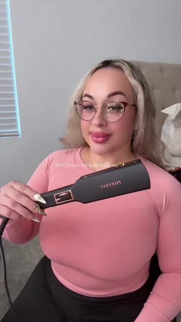 I love @FoxyBae Hair 🩷✨ #foxybaehair #straighthair #hairtools  #shinyhair #foxybae 