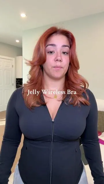 This jelly bra by @VRCOMFY is literally such a comfortable wireless bra ! #vrcomfy #jellybra #wirelessbra #brareview #comfybra 