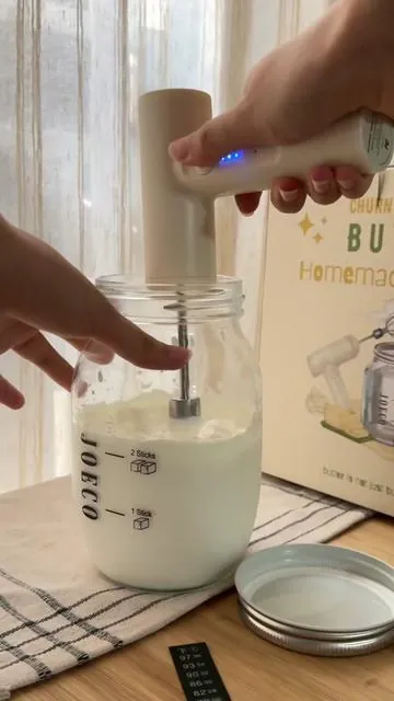 This kit turns butter-making into a whole moment, smooth, fun, and gift-ready right out of the box. 🧈 #butterkit #homemadebutter #homemade #howtomakebutter #breadandbutter 