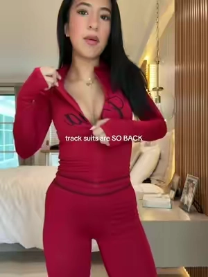fashion trends are comin back around! and i’m so glad track suits are BACKKK!!! I am gia has the cutest colors!  #tracksuit #tracksuitset #iamgia #tiktokshopblackfriday #tiktokshopcreatorpicks @I.AM.GIA 