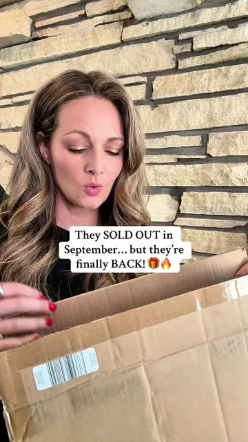Y’all sold these OUT in September 😱 but QVC just restocked the 100-piece gift bag set — and it’s everything you need for wrapping season 🎁 No tape, no scissors, no stress. Just drop, tie, done. These flew last year and they’re flying again. ✨ Don’t wait — they’ll be gone before December!