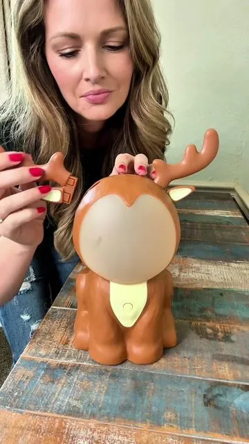 If your family loves Christmas music & a good laugh — this one’s a must. He sings, tells jokes, and brings 40 minutes of pure holiday cheer. 🎅🦌 Perfect for kids, classrooms, or grandparents’ tables. #tiktokshopcreatorpicks #tiktokshopfalldealsforyou #tiktokshopblackfriday #christmasdecor #holidaymagic 
