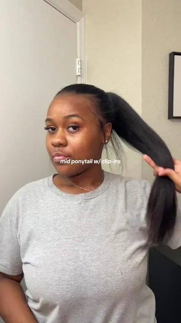 i’ve been wanting to try this look for a whileeee 😅 so happy I did  *used about 4 20 inch clips* from @Mscoco Hair  #clipins #clipinhairstyles #blackgirl #naturalhair #yakistraight 