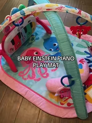 Such a great mat for tummy time or babies that are learning to roll and play independently!! Makes for the perfect baby shower gift! 👼🏻 #babyeinstein #playmat #babygift #babyregistryideas #babymusthaves 