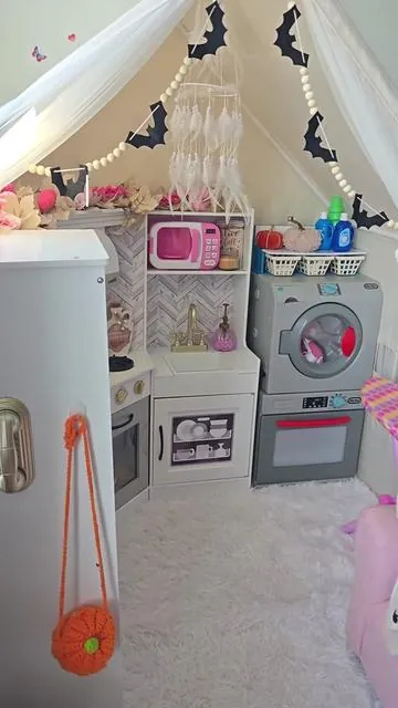I won christmas with this toy play kitchen last year 🎄🥹🎀 #playkitchen #playhouse #playroom #pretendplay 