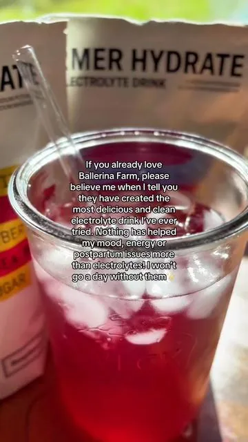 I swear by my electrolytes but most brands are loaded with artificial junk and sugars. I’m so glad Ballerina Farm formulated this recipe, it’s seriously incredible. I tried both flavors and I love them both. So either one you choose, it’s a winner ✨
