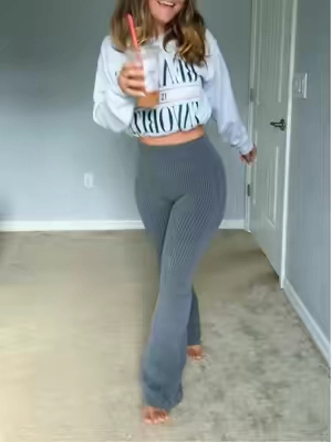 Thick thighs and flared pants all season long 😍 #flaredsweatpants #fallpants 