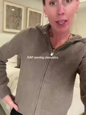 @Gap classssic knit zip up, wardrobe must have. I love this cozy texture, soft and perfect fit. #gap #fallfashion #sweater #tiktokshopcreatorpicks 