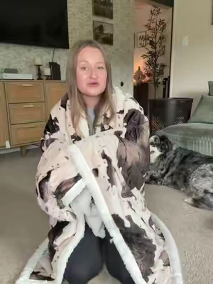 Going to be wrapped up in this heated blanket all winter! 🤩  #blunique #cowprint #heatedblanket #cowprintheatedblanket #cuteandfunctional 