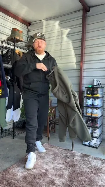 Fits true to size. Wearing an XL I’m 5’11 205lbs #sweatsuit #joggerset #hoodie #tiktokmademebuyit #tiktokshopcreatorpicks 