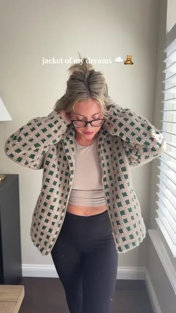 Brb living in this!!!! #fallfashion #falloutfits #sherpajacket #jackets #jacketseason 