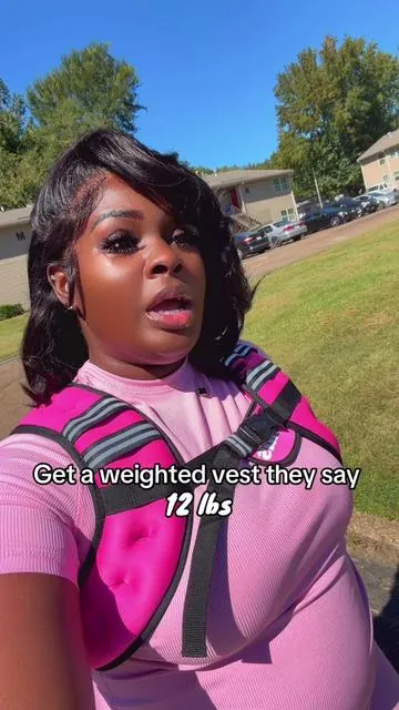 Zelus weighted vest 🤪 starting from 6lbs to 30lbs #weightedvest #weightloss #loseweight #walkingtiktok #weighttrainingforwomen  